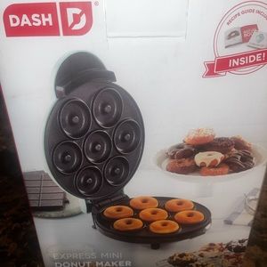Mini doughnut maker